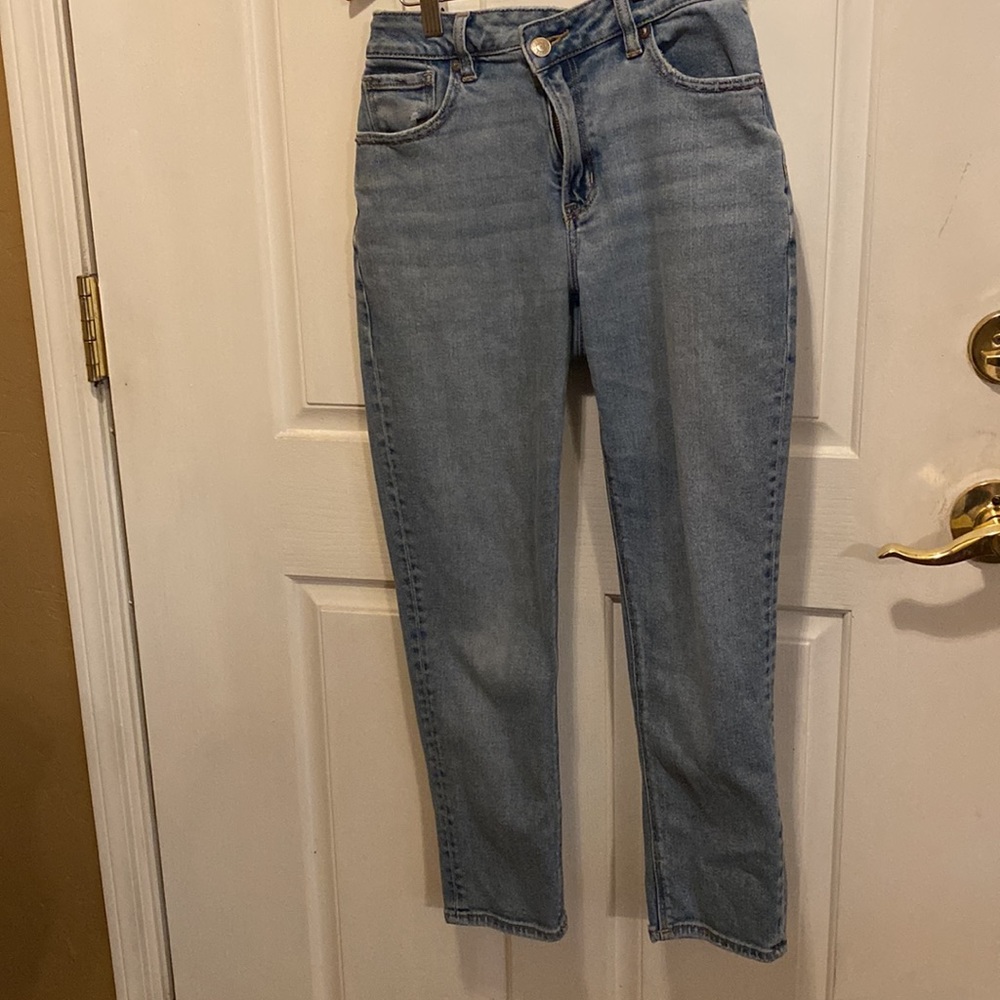 America Eagle Highest Rise Mom Jean